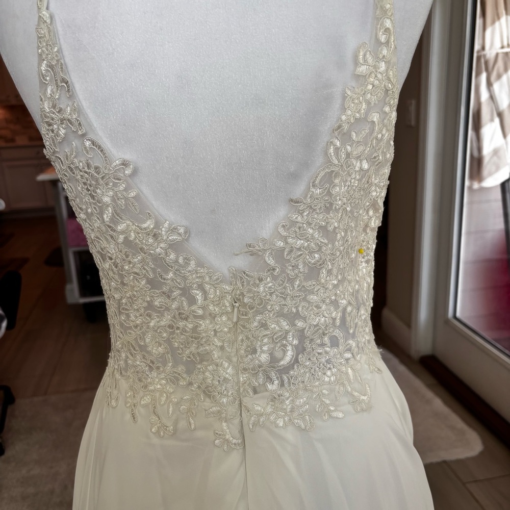 NEW White Wedding Dress with Appliques Speghetti Straps Size: M/8 - Picture 8 of 14
